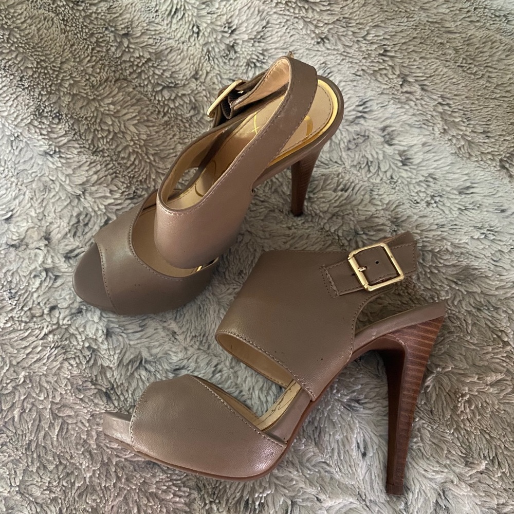 Jessica Simpson Tan Heels - Picture 3 of 3